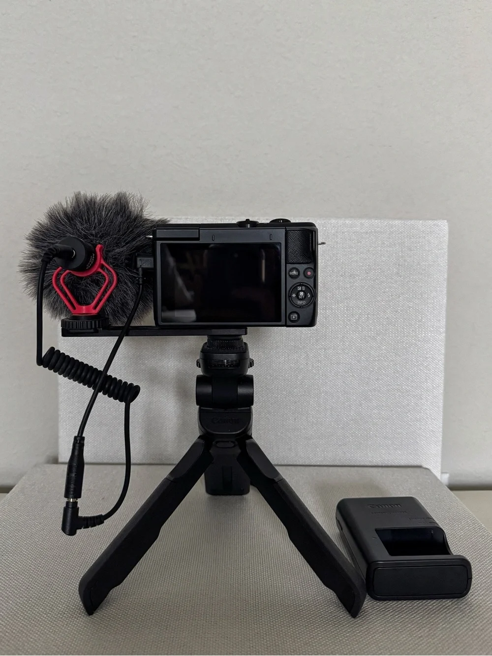 Canon EOS M200